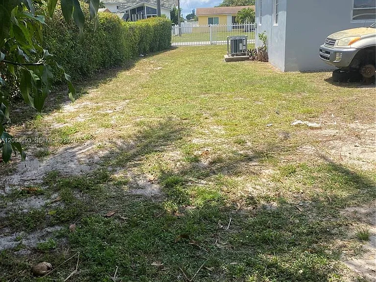 14315 NW 12th Ave — Photo 19