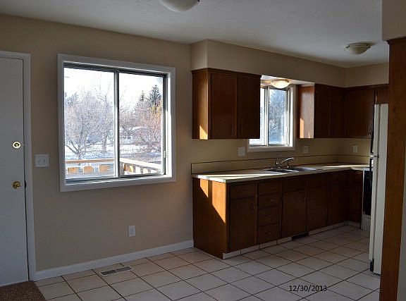 3rd image of 844 S Maurine Dr