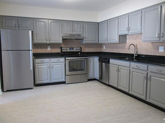 2nd image of 10 Tanglewood Ln APT 403