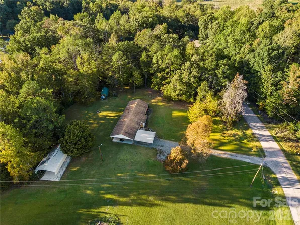 1875 Davis Cir, Clover, SC 29710