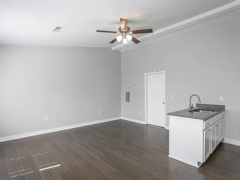 100 Creeks Bend Dr — Photo 4