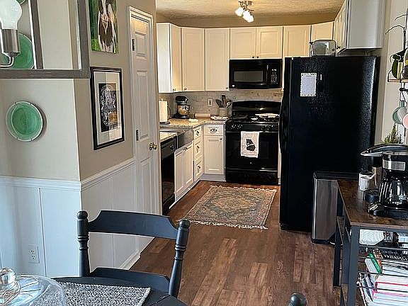 5th image of 225 Pinewood Dr