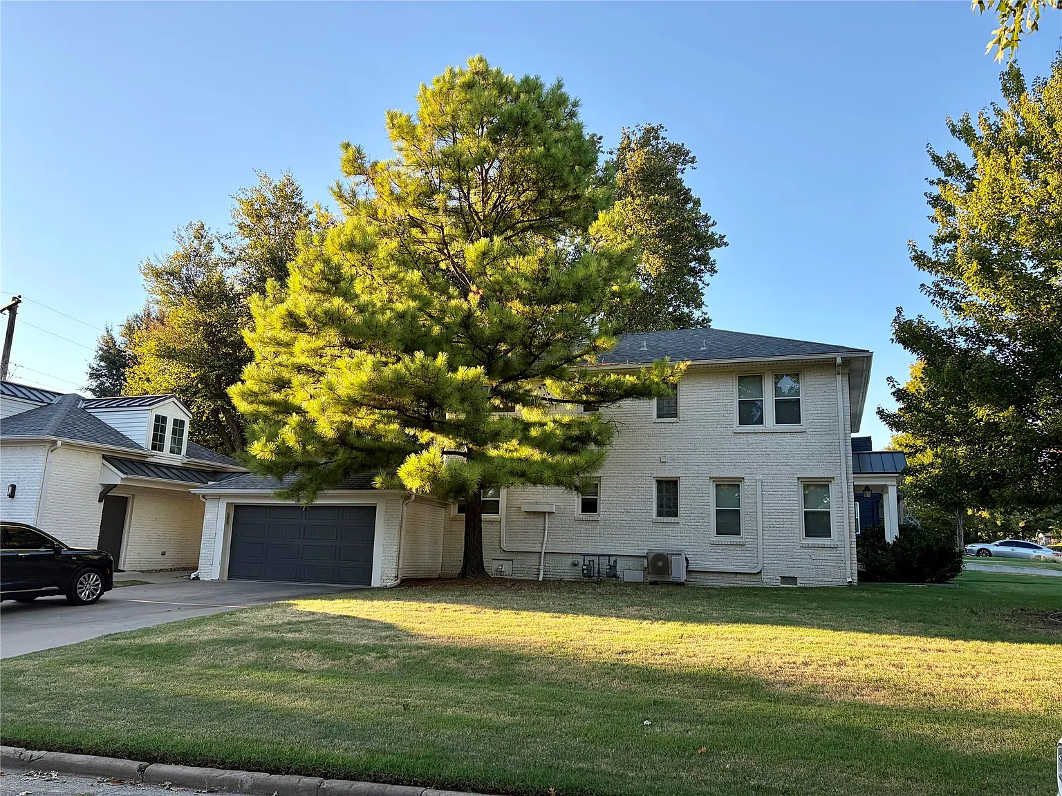 2 bed, 1.0 bath, 1290 sqft, $1,350 — Photo 2