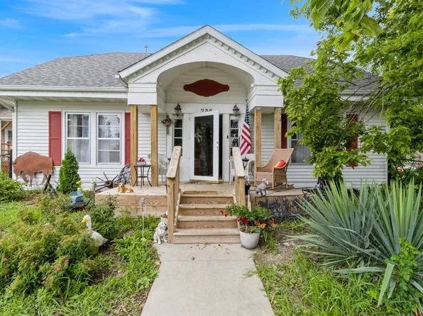 736 S 3rd Ave E, Newton, IA 50208