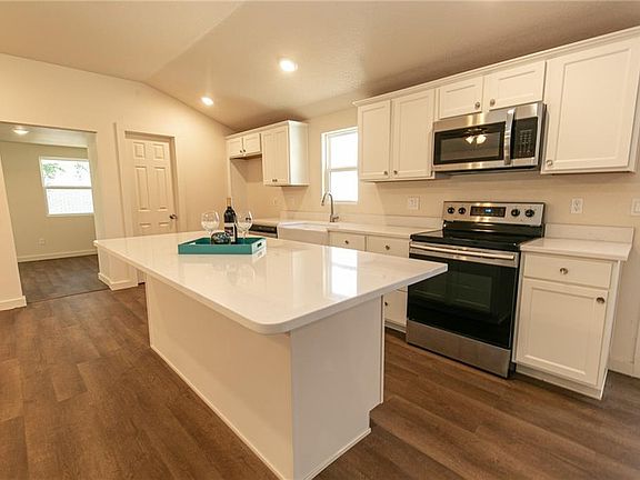 5th image of 1008 Highland Dr