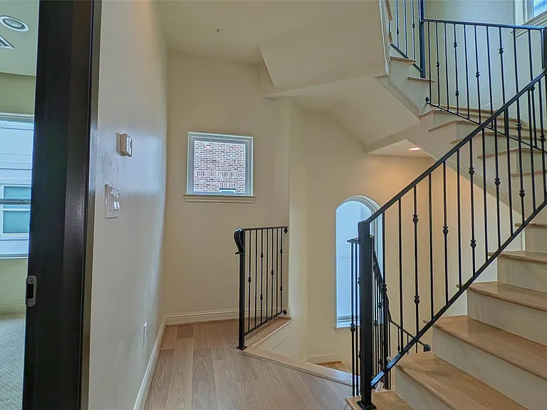1844 Colquitt St — Photo 15