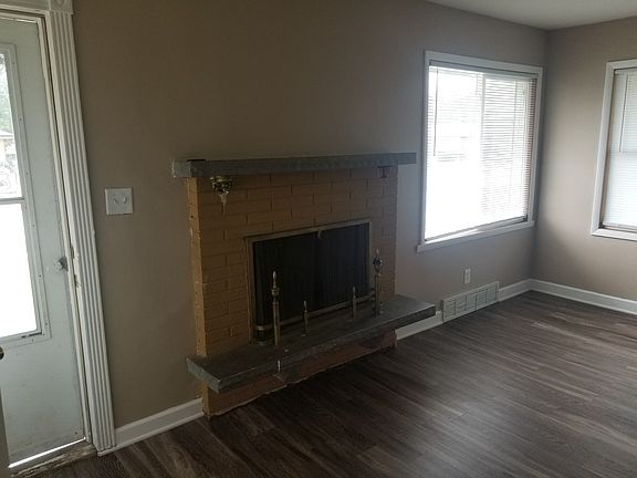 3rd image of 449 Luella Ave