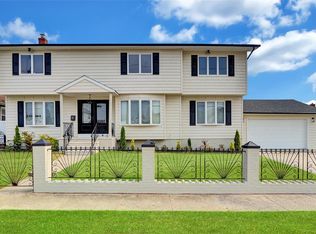 63 Cumberland Pl, Valley Stream, NY 11580