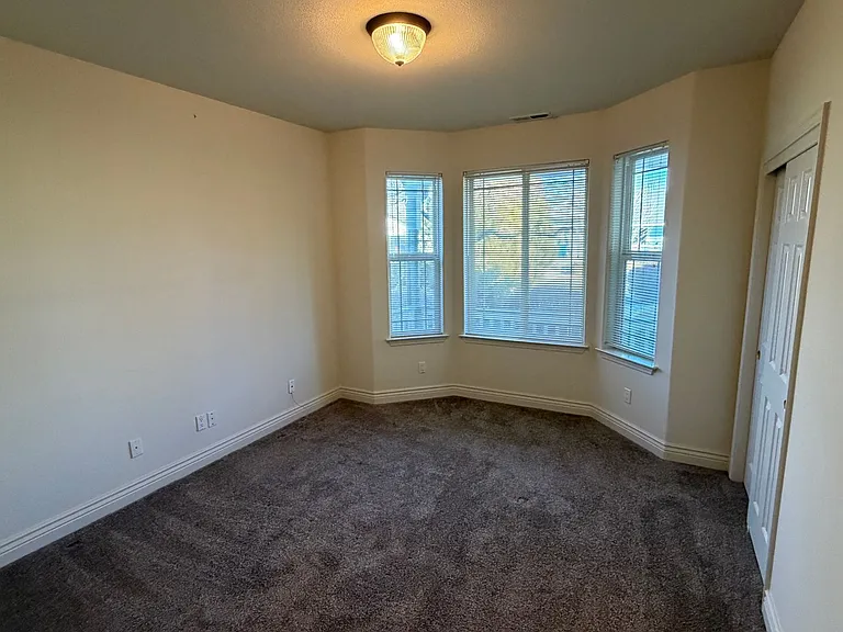 1368 Macenna Ln — Photo 5