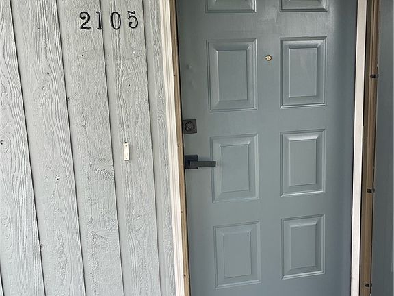 4th image of 2105 Wexford Oaks Ct