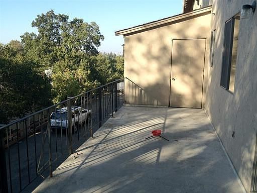4th image of 14649 Oak St APT 1