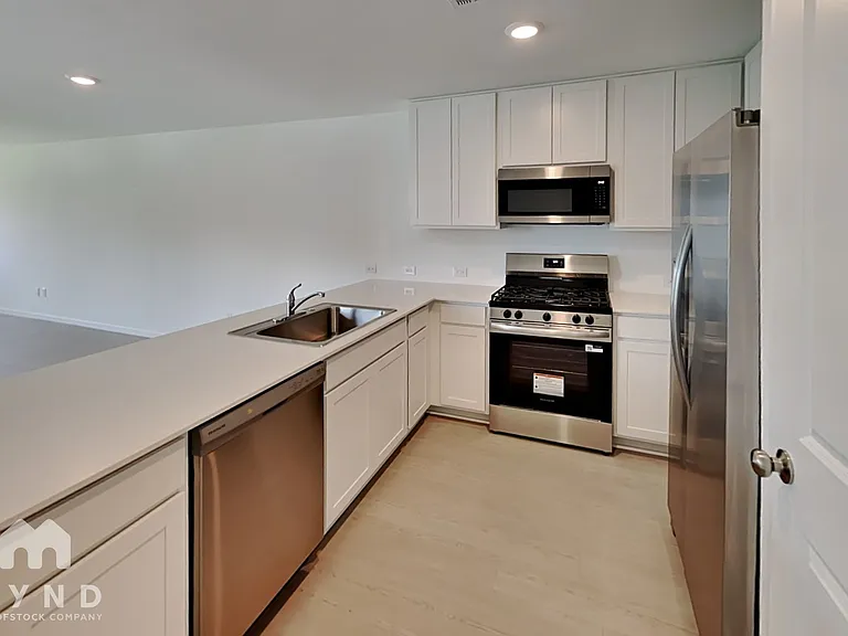 922 Lago Laceno Ln — Photo 4