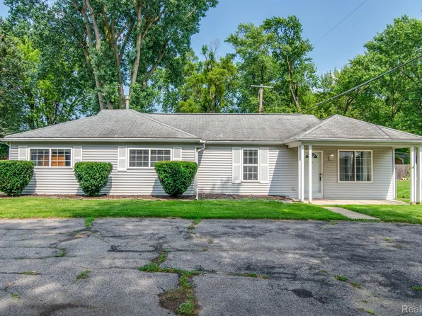 34650 Davison St, Sterling Heights, MI 48310