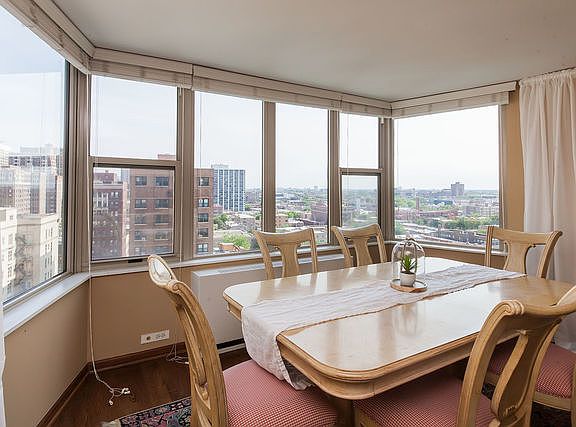 5th image of 525 W Hawthorne Pl APT 1707