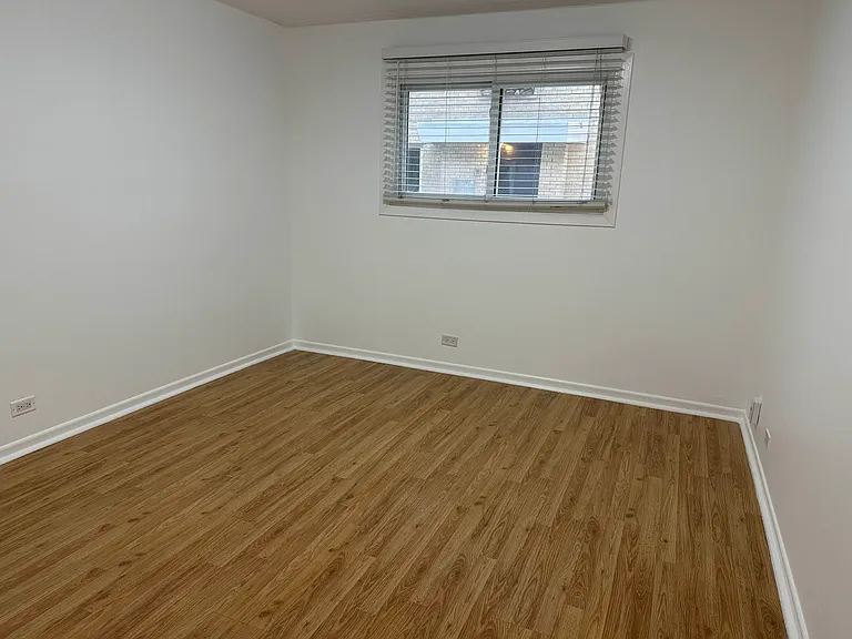 5231 N East River Rd #1M — Photo 9