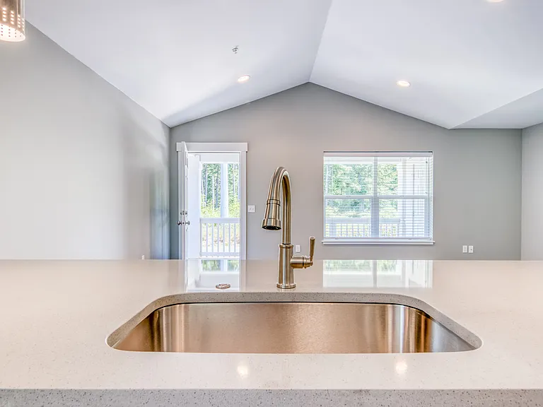 720 SE 46th St — Photo 3