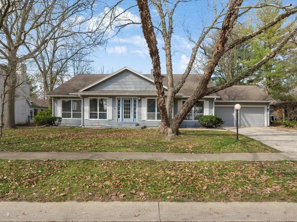 312 Yankee Ridge Ln, Urbana, IL 61802