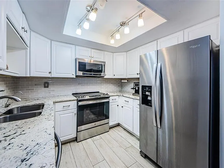 2739 Sherbrooke Ln #B — Photo 11