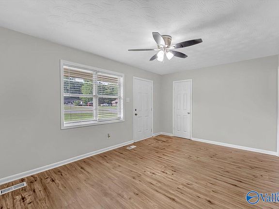 4th image of 1611 Woodview Dr SW