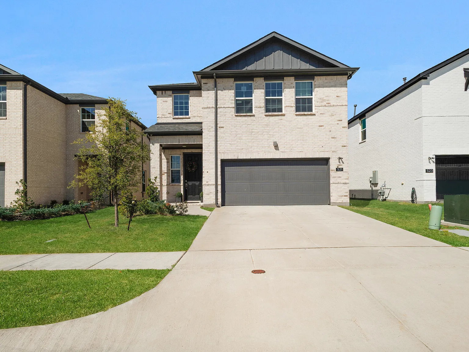 4 bed, 2.5 bath, 2457 sqft, $3,200 — Photo 2