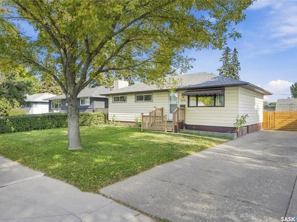 226 U Avenue N, Saskatoon, SK S7L 3C5