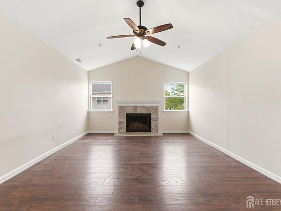 5th image of 194 Bexley Ln