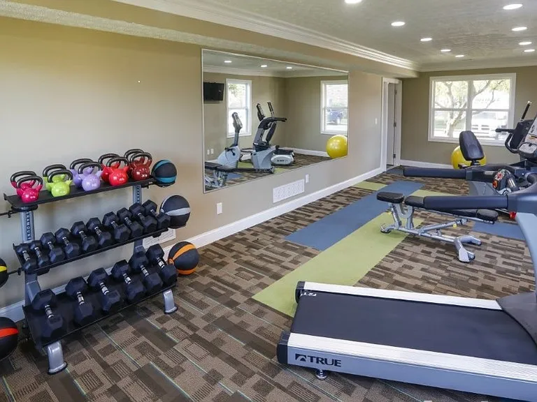 Courts of Valle Vista — Photo 21