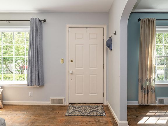5th image of 1221 Lakeway Ave