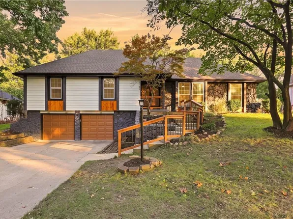 8143 NW Beaman Dr, Kansas City, MO 64151