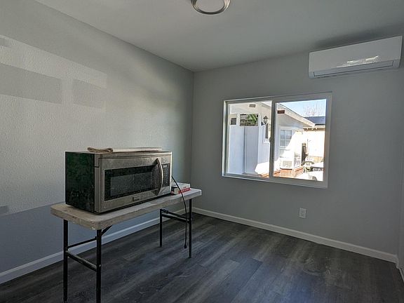 3rd image of 1005 Elsberry Ave