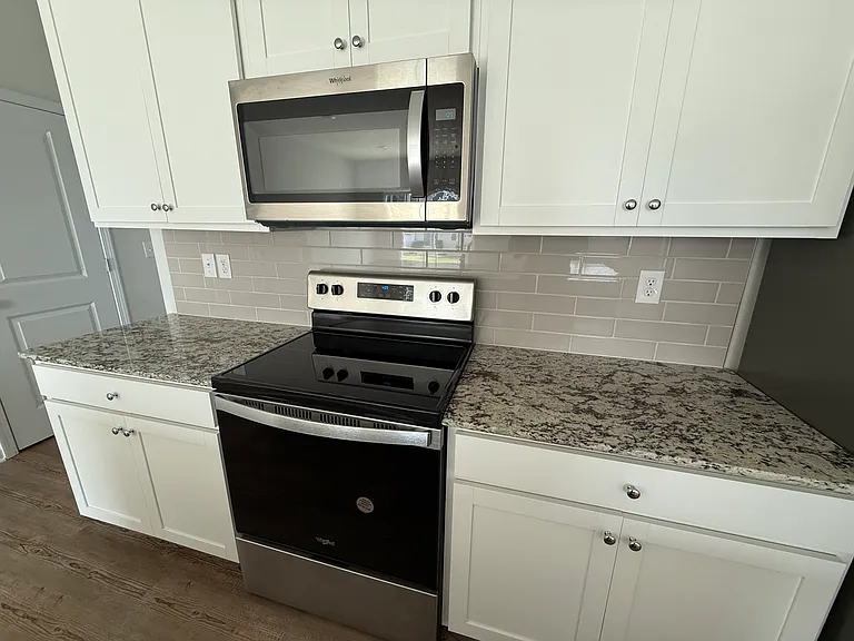 5251 Canberra Dr — Photo 7
