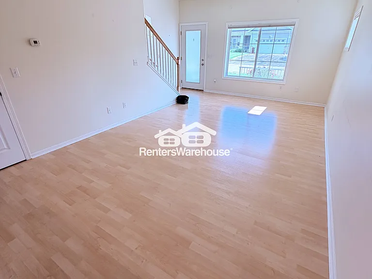 982 Crossing Way — Photo 5