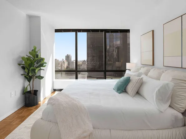 420 East 61st Street image 7 of 27