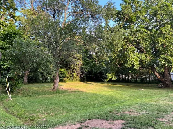 103 E 7th St, Mulberry, AR 72947