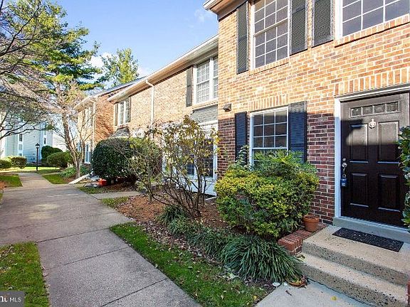 3rd image of 2504D S Arlington Mill Dr #4