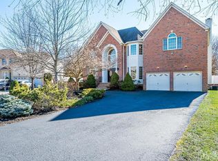 4 Reynold Ct, Edison, NJ 08820