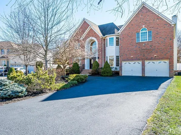 4 Reynold Ct, Edison, NJ 08820