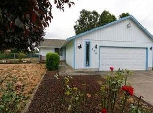 679 SE 11th St, Dundee, OR 97115