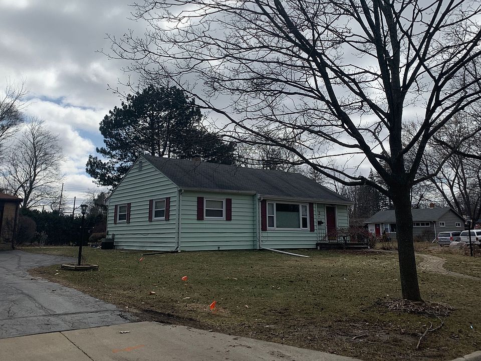 2nd image of 2 Hannah Ct