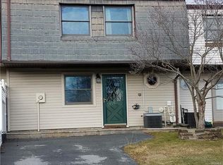 32 Old Anvil Ln, Middletown, NY 10940