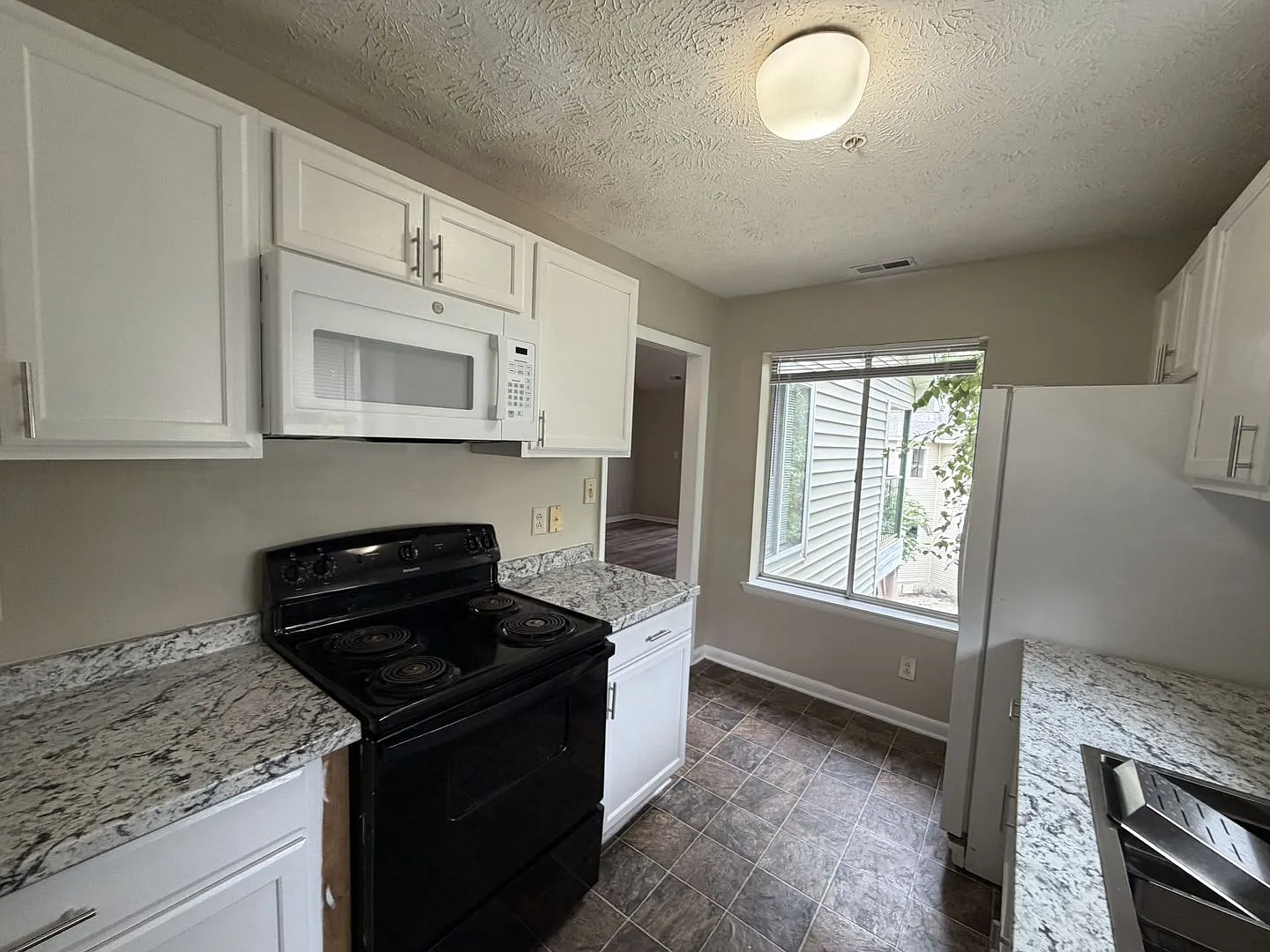 3374-24 Galleria Drive ~ Galleria Place — Photo 4