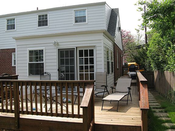 4th image of 10607 Lexington St