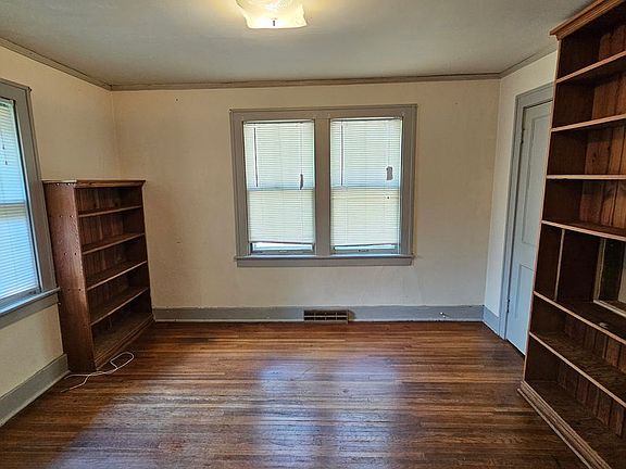 3rd image of 8 N Glenwood Ave