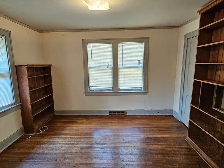 8 N Glenwood Ave — Photo 3