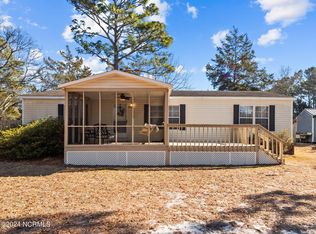 312 Dwight St, Holly Ridge, NC 28445