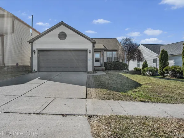 1575 Pebble Beach Dr, Pontiac, MI 48340