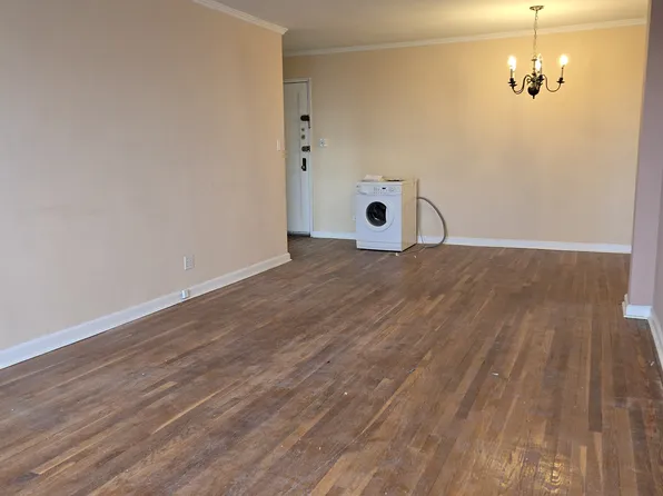 1075 Ocean Parkway image 3 of 9