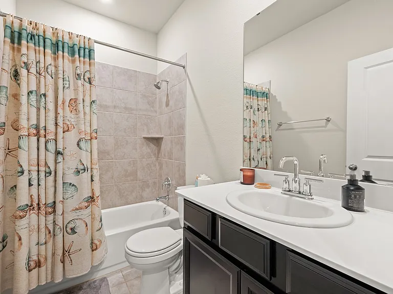 329 Serpens St — Photo 10