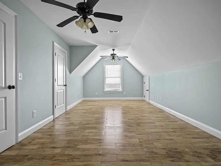1601 Pickford Ln — Photo 6