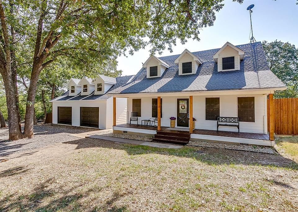 Welcome to 5268 FM 2738, situated on 2.5 acres in Johnson County